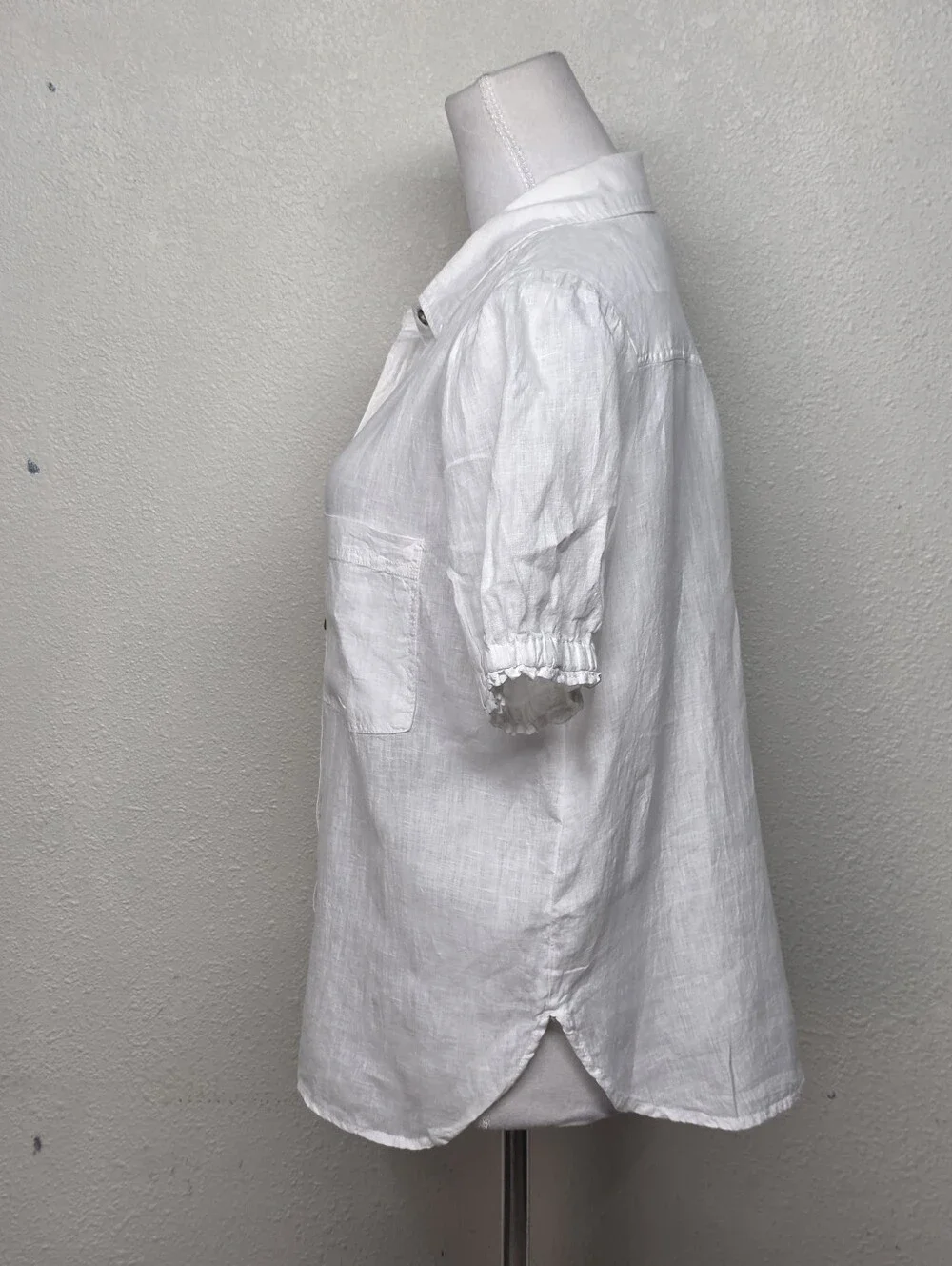 Pilcro Anthropologie White Linen Puff-Sleeve Button Front Blouse